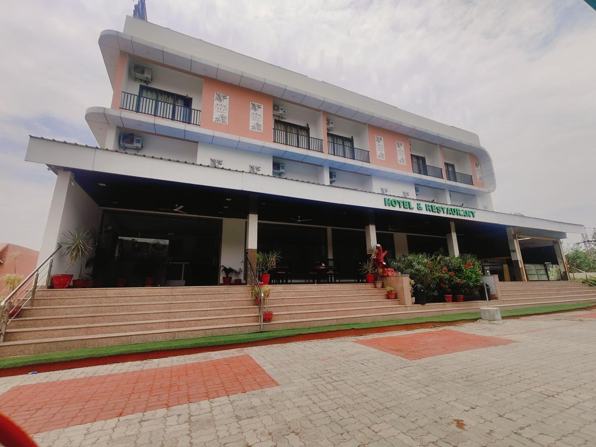 Hotel White Lotus Dungarpur Eksteriør billede